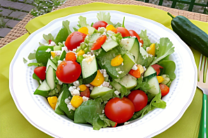 营养丰富的水果蔬菜沙拉