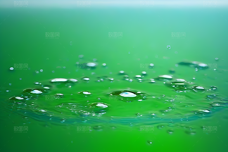 水滴水面照片与蓝天绿水数字背景图片