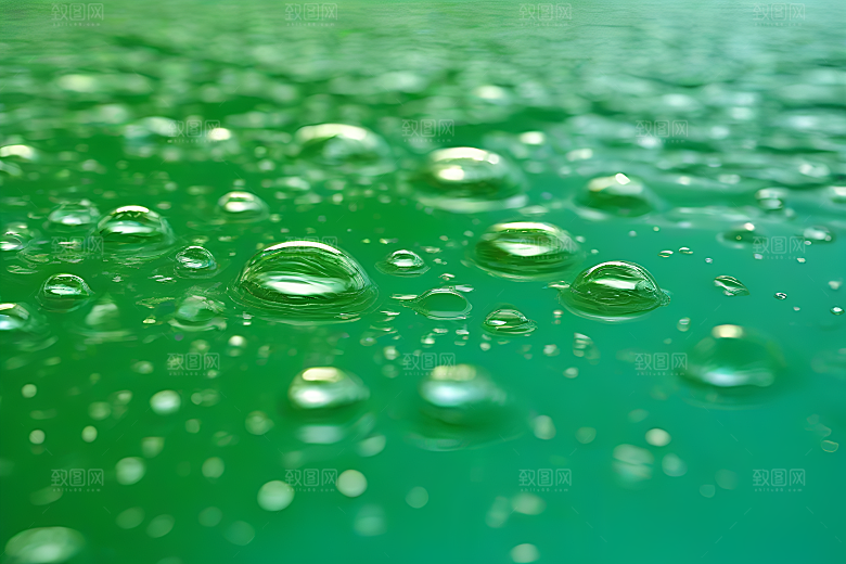 水滴水面照片与蓝天绿水数字背景图