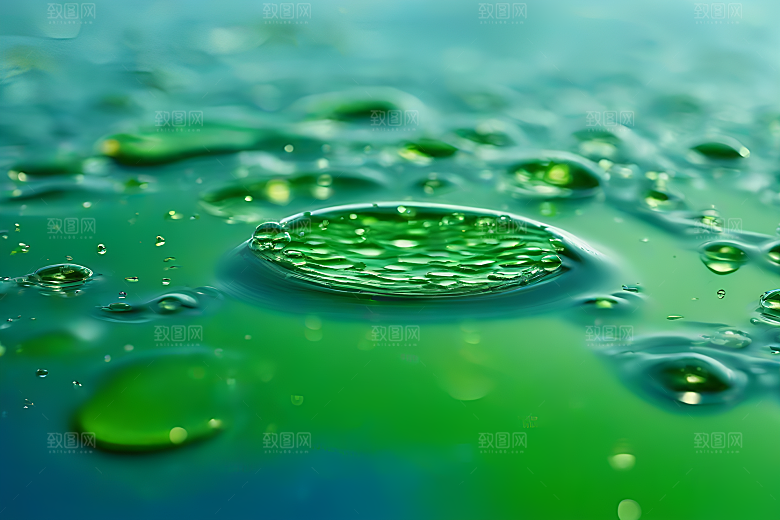 水滴水面照片与蓝天绿水数字背景图