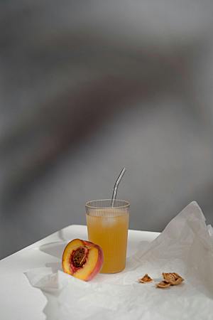 桃子果汁黄桃汁摄影