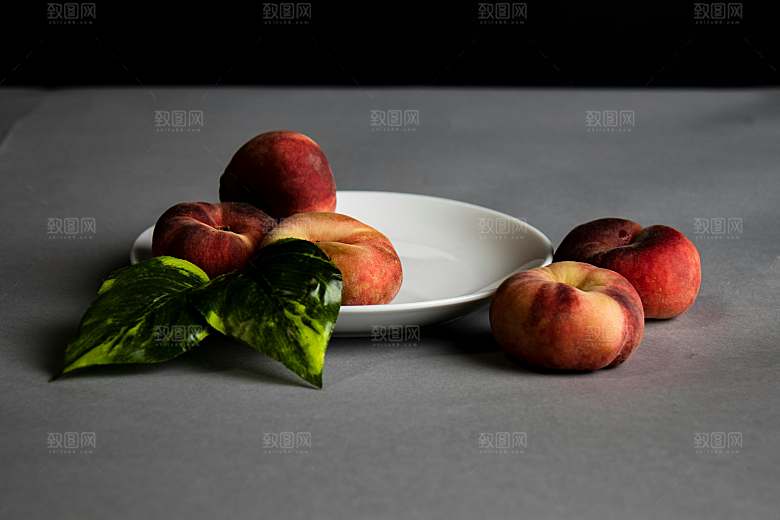 红色毛桃摄影特写素材