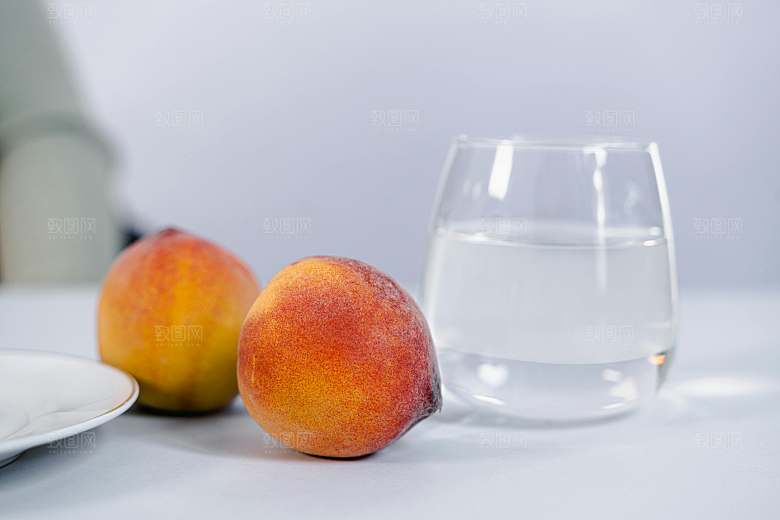 红色毛桃摄影特写素材