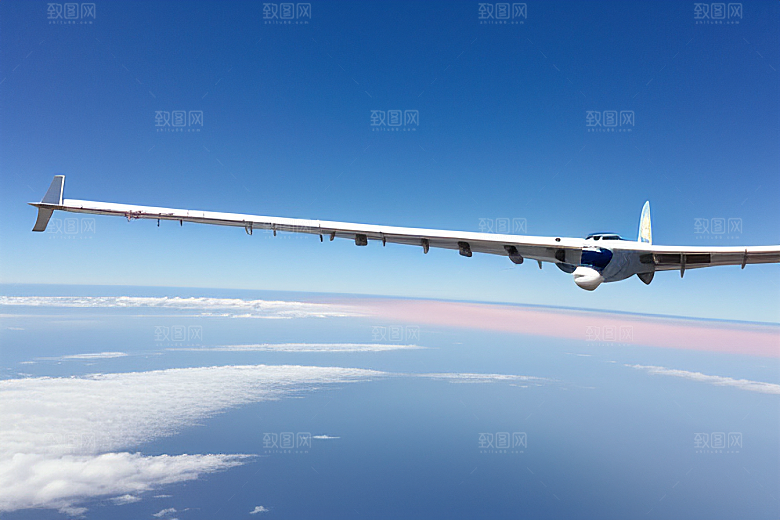 天空中飞机留下的流动诗篇