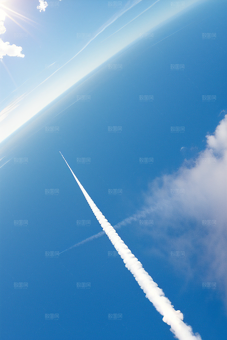 天空中飞机留下的流动诗篇