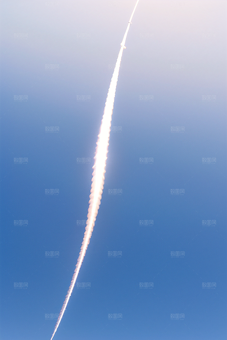 天空中飞机划过的神秘痕迹