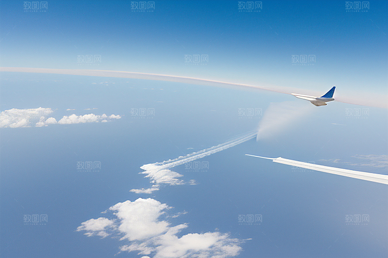 天空中飞机留下的行云流水