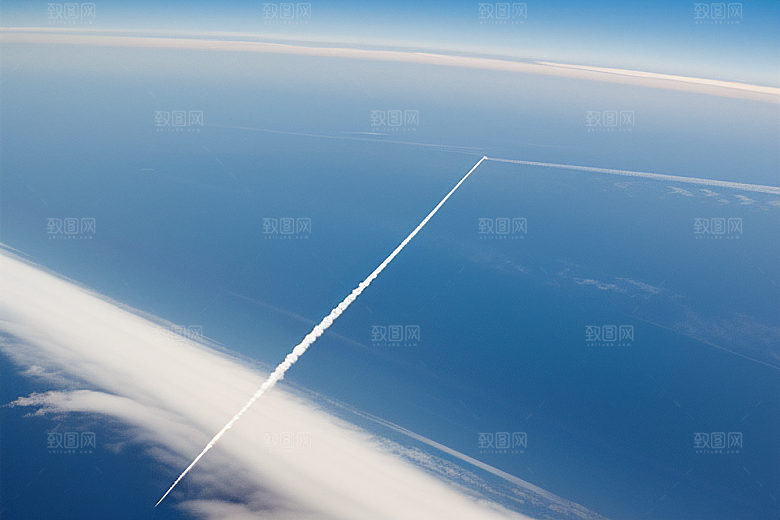 天空中飞机划过的痕迹