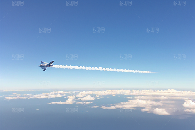 空中飞过的划痕之谜