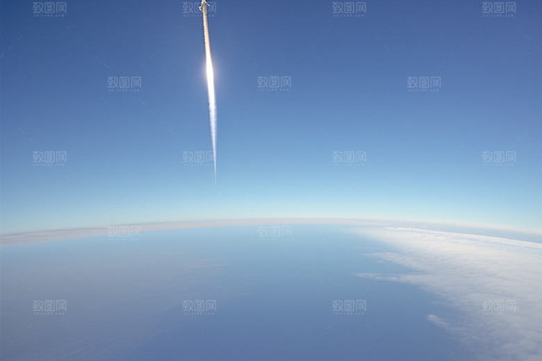 空中飞过的划痕之谜
