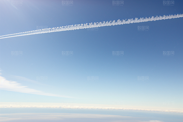 空中飞过的划痕之谜