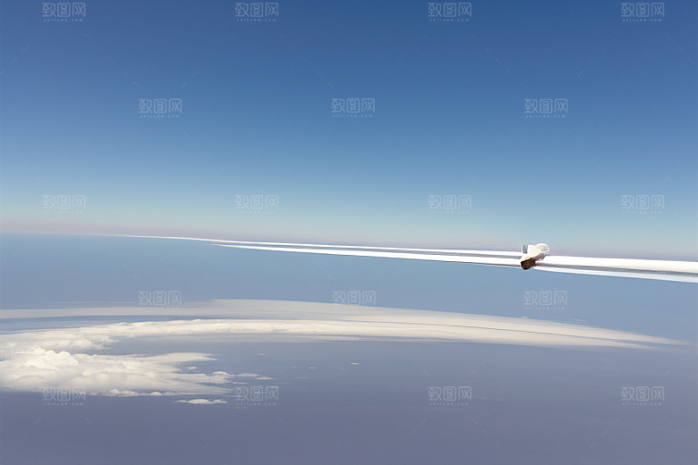 天空中留下的神秘划痕