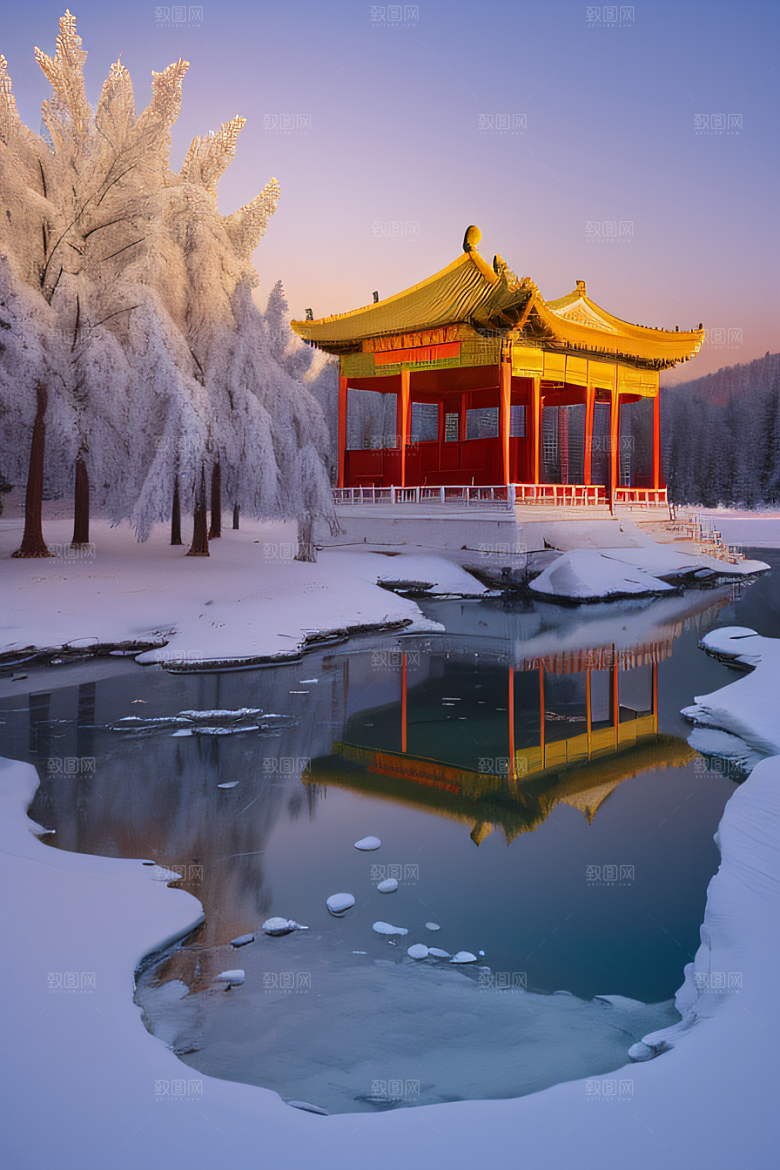冰湖金光雪白如练