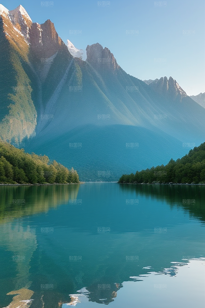 一叶扁舟湖光山色中悠然前行