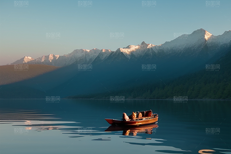 碧波荡漾湖面一叶扁舟驶向诗意