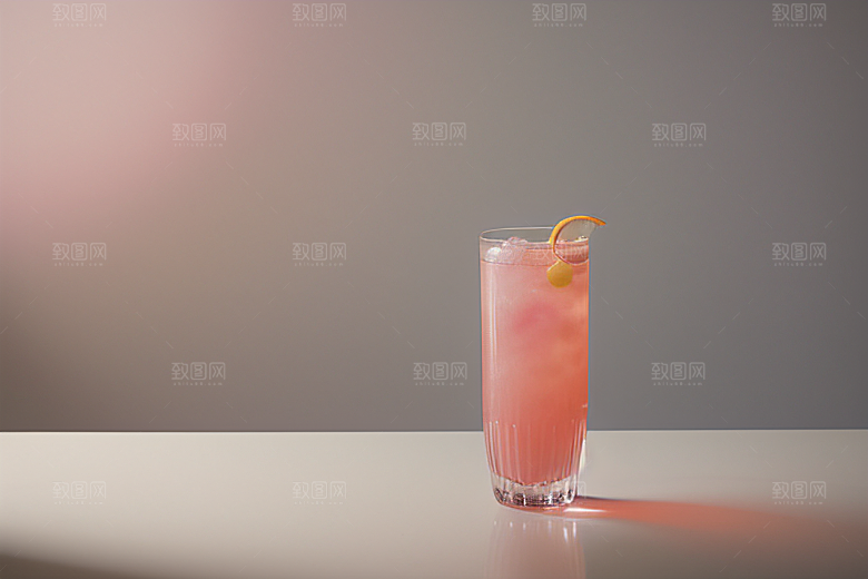 浅粉红色鸡尾酒杯法式浪漫的完美诠释