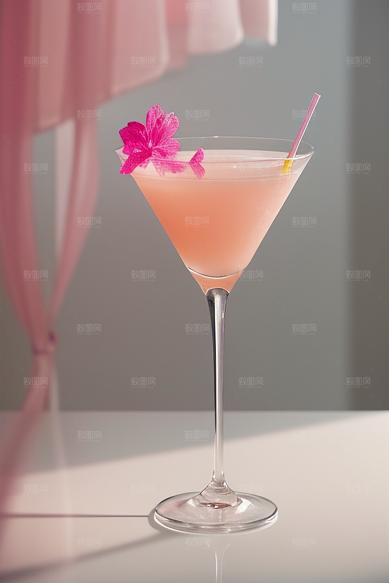 鸡尾酒杯与长焦镜头捕捉柔光与完美光线