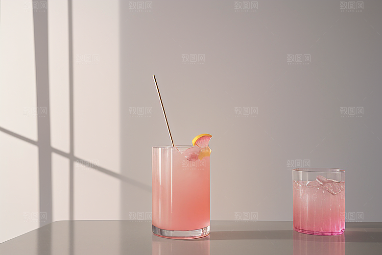 鸡尾酒杯与长焦镜头捕捉柔光与完美光线