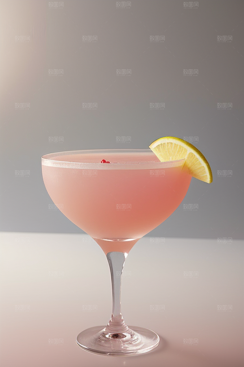 浅粉红色鸡尾酒杯法式粉红色的浪漫氛围