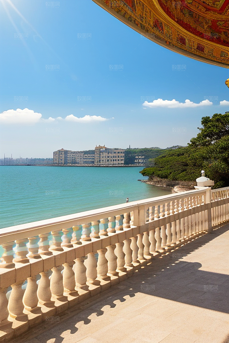 明媚海滨宫殿的美景