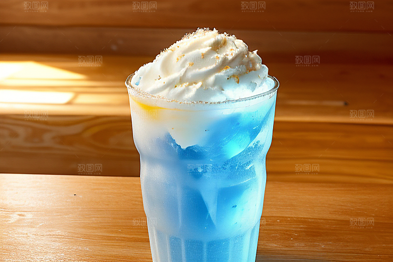 夏日里一杯香草冰淇淋苏打水