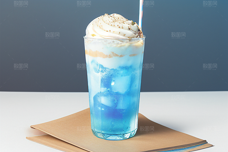 夏日里一杯香草冰淇淋苏打水