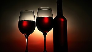 红酒倒酒品酒酒杯酒具酒瓶庆祝葡萄酒喜庆酒
