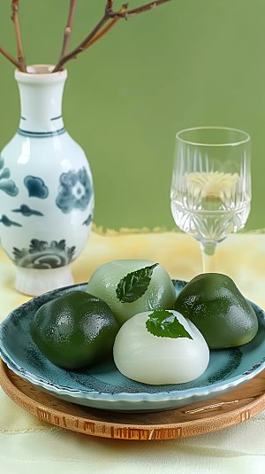 点心清明糕点艾草传统节日青团绿色美食