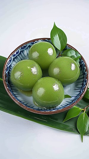 节日传统艾叶艾草青团美食绿色点心清明糕点