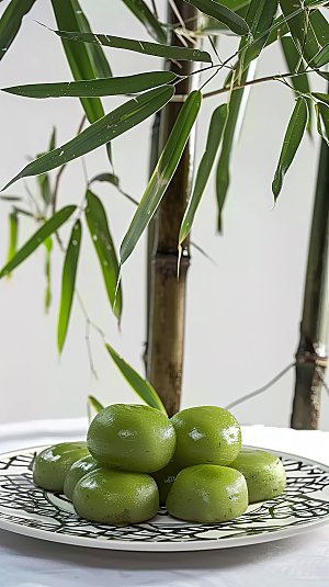 节日传统绿色糕点清明美食艾草艾叶青团点心