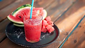 健康果汁鲜甜新鲜西瓜冰凉摄影解暑水果