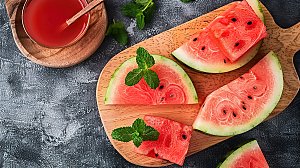 多汁新鲜水果有机西瓜夏季美味健康红色果汁