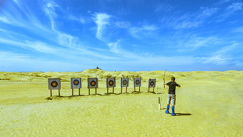 内蒙古响沙湾秋季沙漠射箭景观