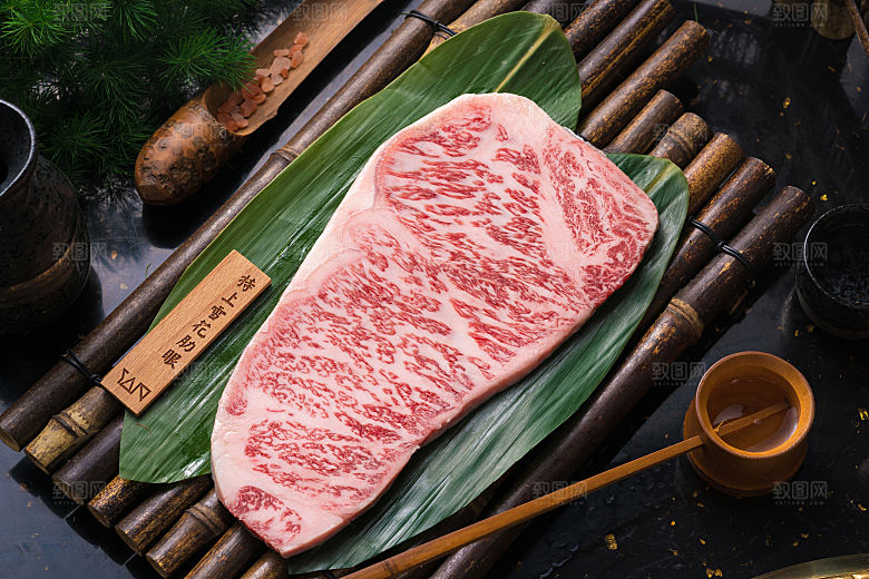 牛肉烤肉菜品摆盘摄影