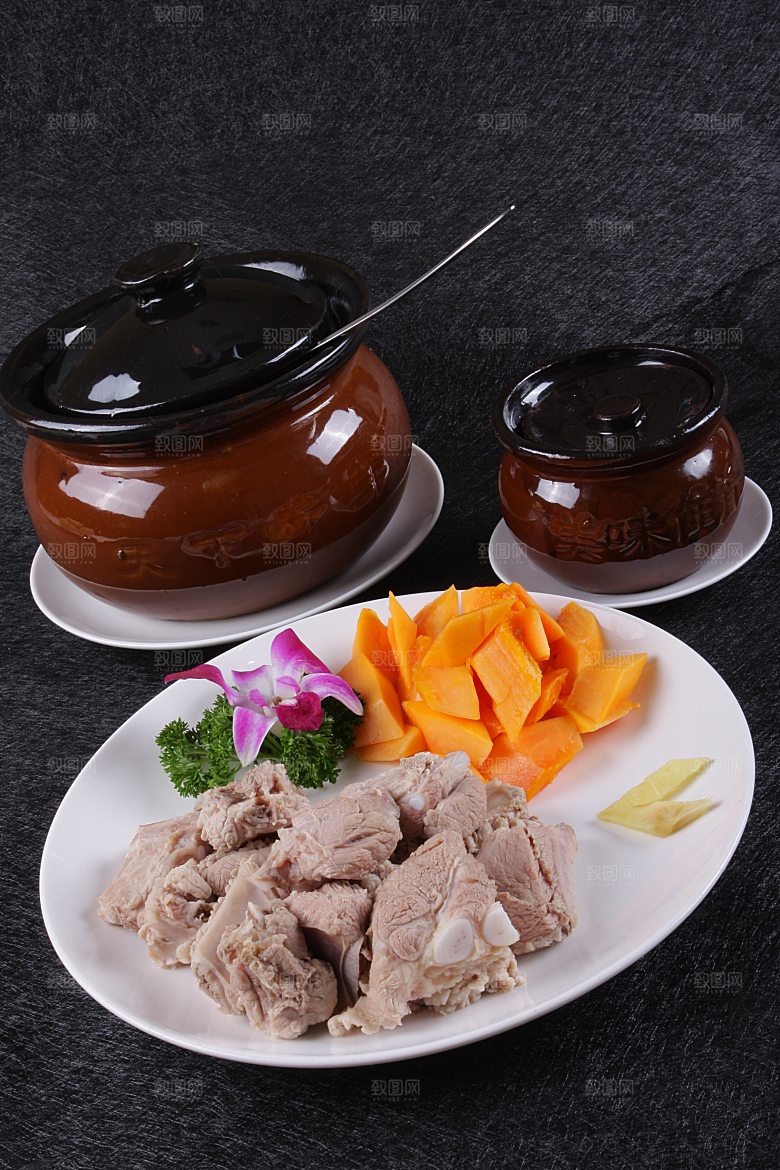 白河木瓜排骨煨汤美食高清摄影图