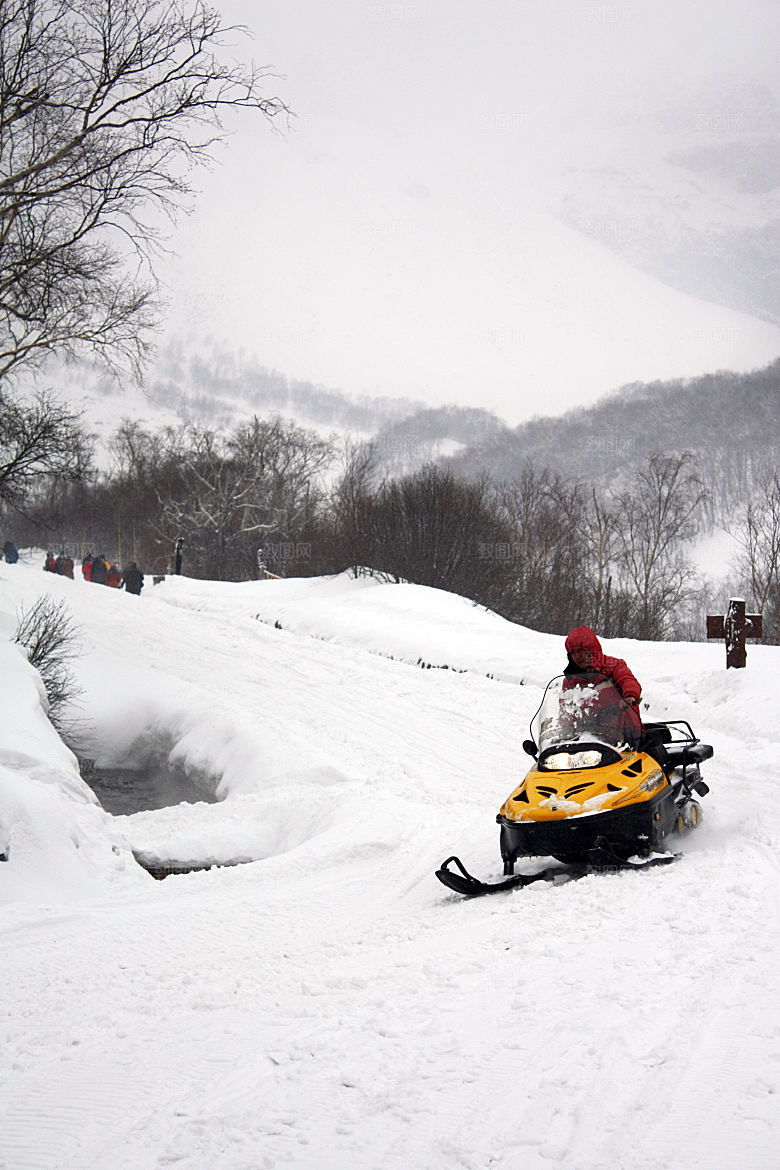 长白山的雪地摩托