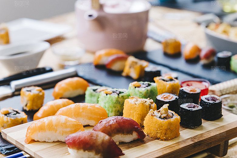 寿司高清4K美食料理寿司摆盘菜牌海报