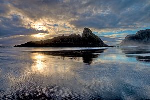 高清海景海滩沙滩海边大海蓝色海洋岛屿