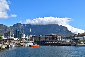 高清海景海滩沙滩海边大海蓝色海岸海滨小镇