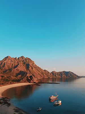 高清海景海滩沙滩海边大海蓝色海岸印尼图片