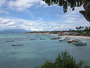 高清海景海滩沙滩海边大海蓝色海岸印尼图片