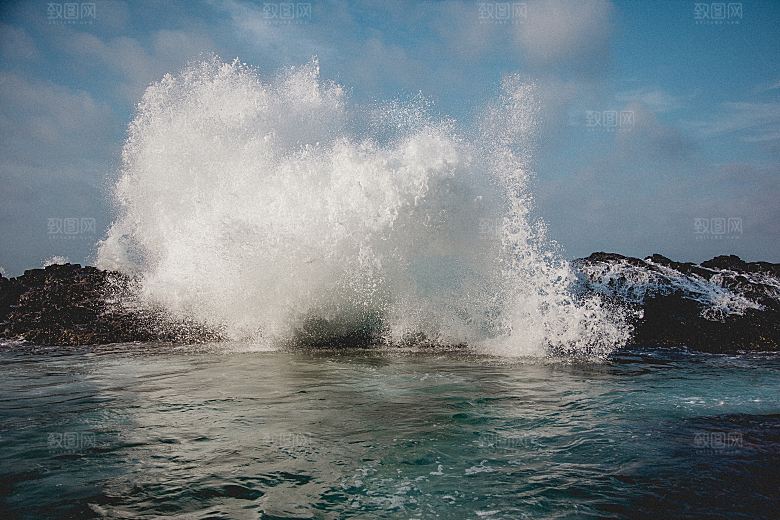 高清海景海浪海滩沙滩海边大海蓝色海岸