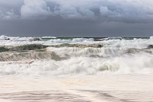 高清海景海浪海滩沙滩海边大海蓝色海岸