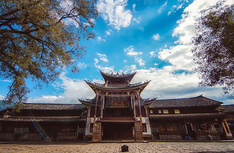 沙溪古镇寺登街古戏台全景