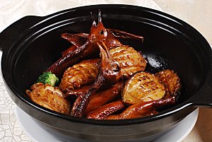 砂锅乳鸽焖鲜餐饮高清图片素材