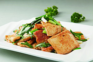 蒜苗煎豆腐餐饮高清图片素材