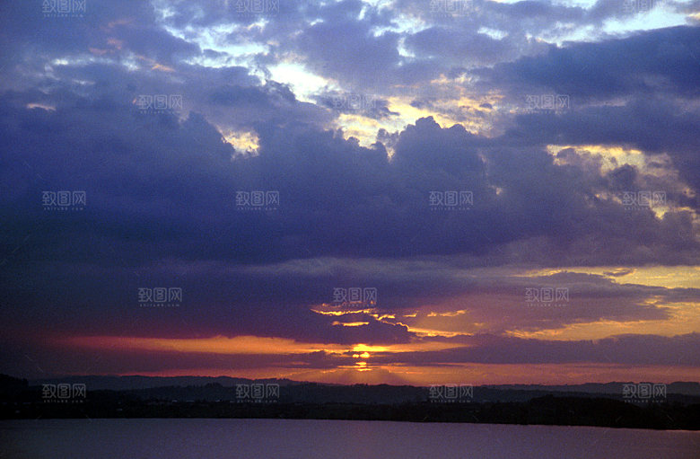 夕阳晚霞落日黄昏天空云海海边