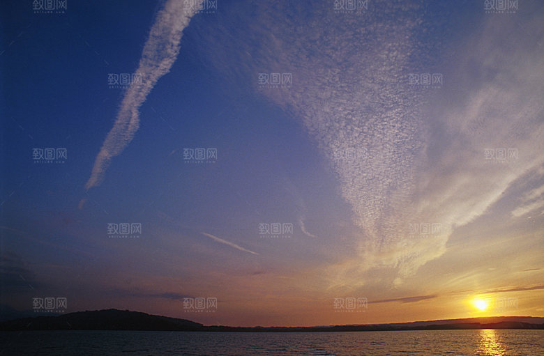 天空傍晚云层云朵云海黄昏晚霞夕阳