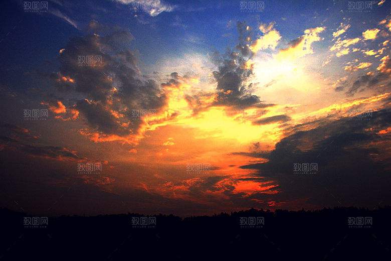 傍晚黄昏天空晚霞夕阳云层云朵云海