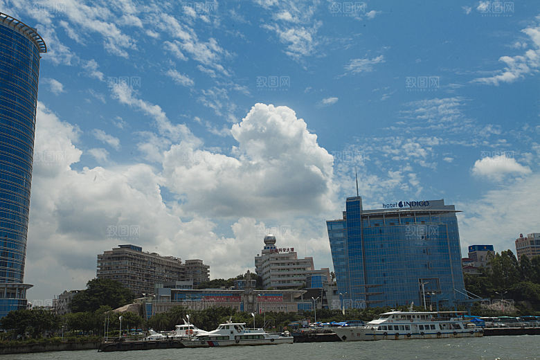 蓝天白云草地天空